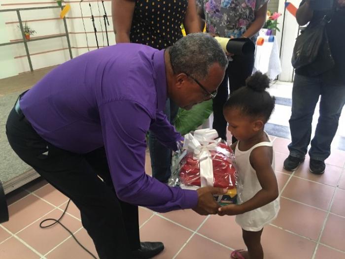 Des kits de rentrée offerts aux écoliers du Marigot
