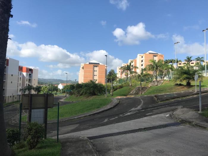 Des quartiers prioritaires marqués par la pauvreté et l'entraide