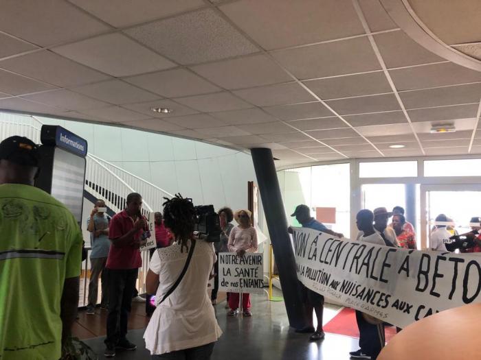 Des riverains mobilisés au Lamentin contre un projet de centrale à béton
