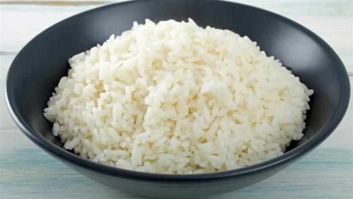 Des vers dans le riz à la cantine