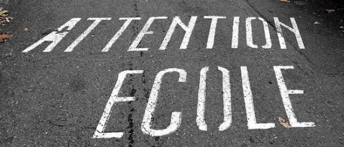 Deux parents se battent à la sortie des cours