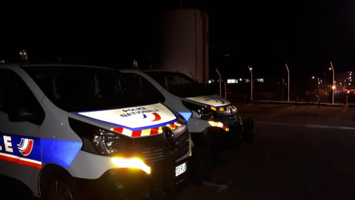 Devant la Sara, des policiers mais pas de grévistes