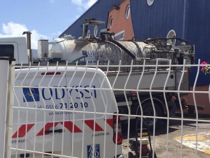 Dillon : Un camion Odyssi se vide sur le parking