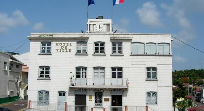 Débrayage à la mairie de Schoelcher