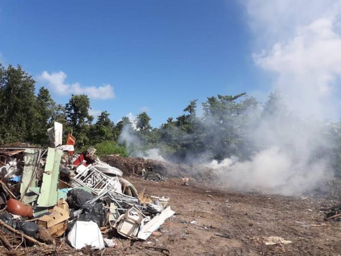 Déchets, fumées toxiques : l’exaspération des riverains de Folle Anse
