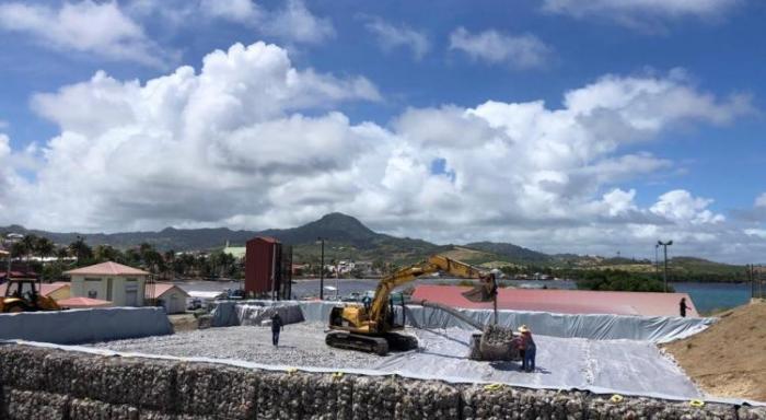 Dragage du port du Vauclin à l'arrêt