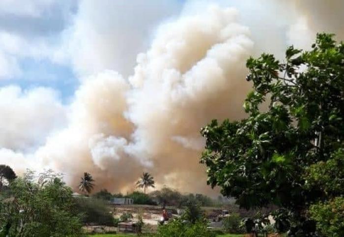 Enorme incendie de champs de canne au Moule
