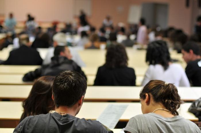 Etudes en métropole :"Beaucoup de jeunes ne s'engagent pas parce que les parents ne peuvent pas suivre"