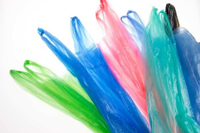 Fin des sacs en plastique à usage unique : "Le problème reste entier"