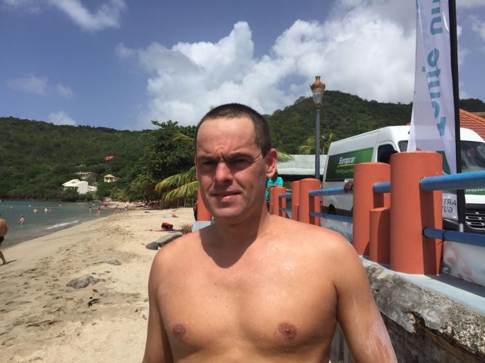 Gilles Rondy termine la première étape du tour de Martinique à la nage