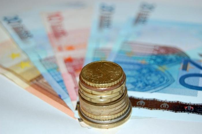 Hausse des frais bancaires : "Le droit de la République donne le pouvoir de dire non !"