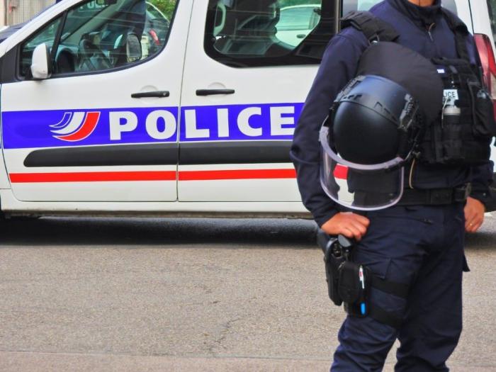 Ils percutent un restaurant à bord d'une voiture volée