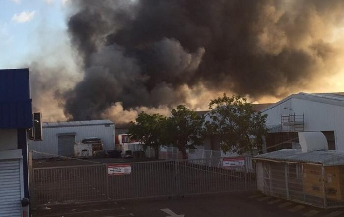 Incendie à la Jambette : l'entrepôt est totalement détruit