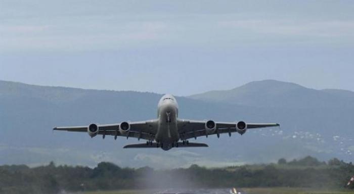 Ivre, il est arrêté à la descente de l'avion