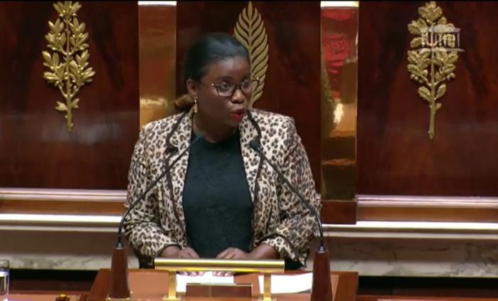 Justine Bénin interpelle le gouvernement sur l'enseignement supérieur