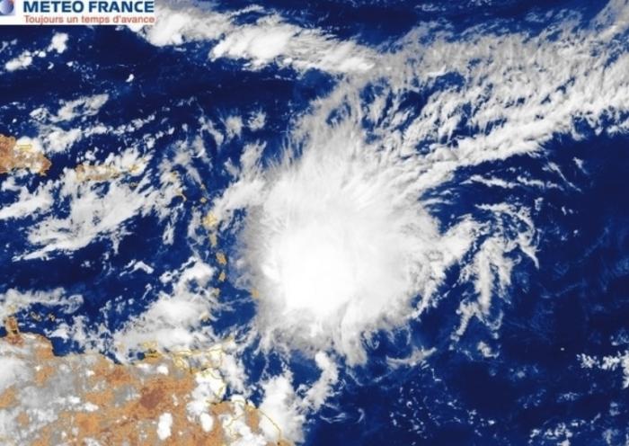 Kirk : la Guadeloupe passe en vigilance orange "Pluies et Orages », « Mer dangereuse à la côte » et « Vents violents »