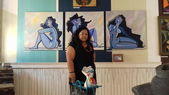 L'artiste Drey Sorensen expose ses peintures à la maison des artistes Un Œuf