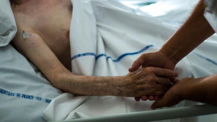 L'octogénaire toujours dans un état grave