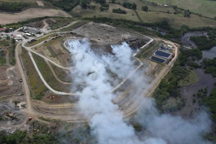 La décharge à Sainte-Luce toujours en feu