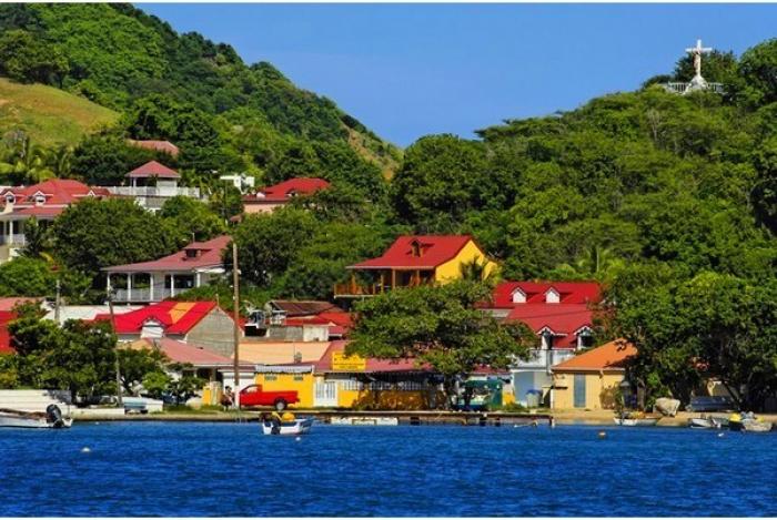 La dépouille d'un homme retrouvée au large des Saintes