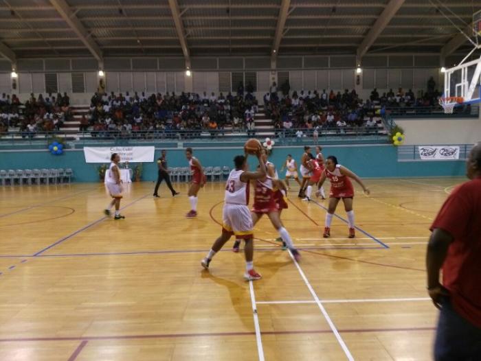 La finale de la Coupe de Basket-Ball de Martinique, les femmes de la Gauloise et les hommes du Golden Lion l'emportent