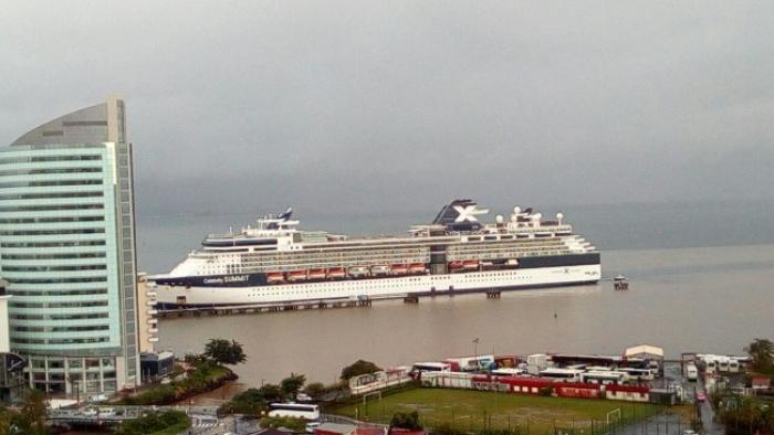 La saison de croisière démarre avec l'arrivée du Celebrity Summit