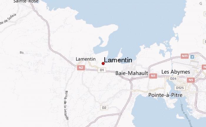 Le Collectif de Défense Mobile investit le centre des impôts du Lamentin