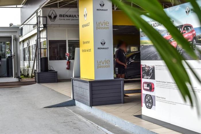 Le personnel du garage de Martinique Automobile en grève