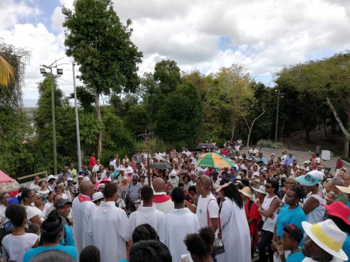 Le traditionnel chemin de croix suivi aussi en Guadeloupe