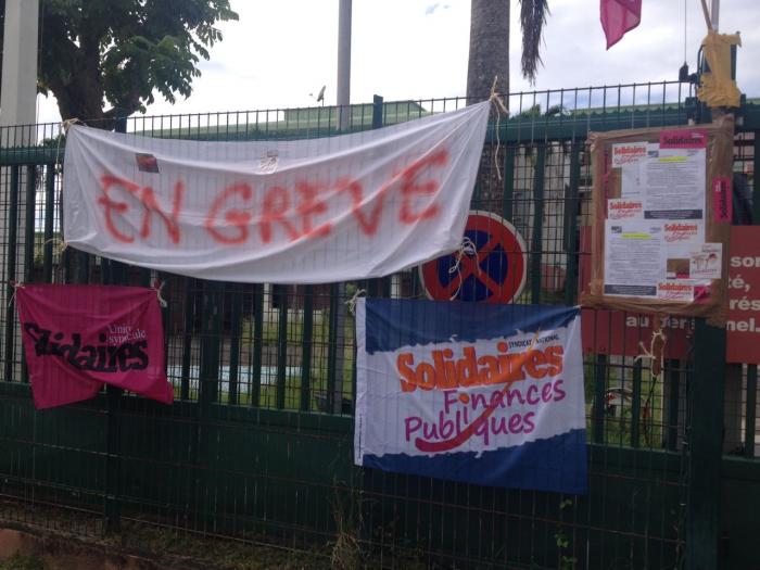 Les agents des impôts en grève contre les suppressions d'emplois