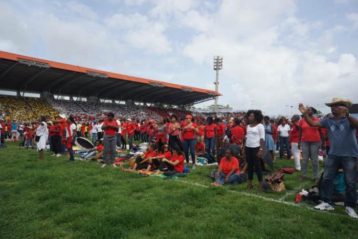 Les catholiques ont célébré la Pentecôte au stade de Dillon