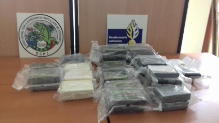 Les forces de l'ordre saisissent près de 60 kilos de cocaïne sur le port