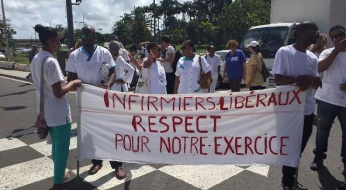 Les infirmières et les infirmiers libéraux dans la rue