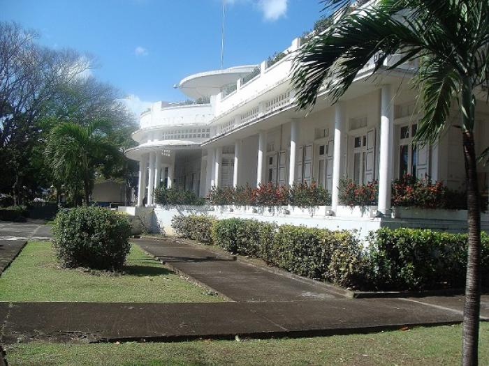 Les établissements scolaires fermés mardi en Guadeloupe (Préfet)
