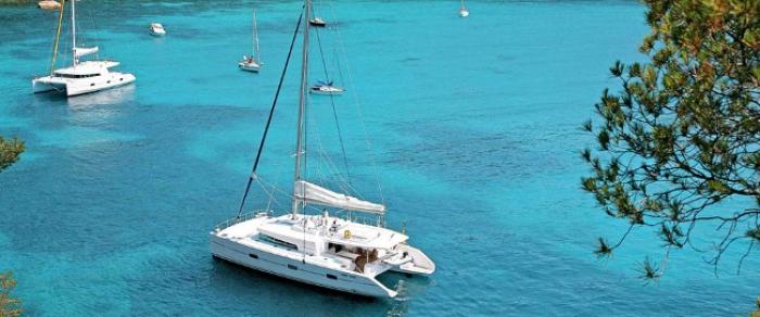 Les résidents de l'EPHAD Emma Ventura ont suivis la première étape sur un catamaran.