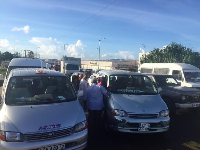 Les taxis collectifs continuent leur opération escargot sur l'autoroute !