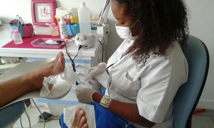 Loiza, une podologue qui va à la rencontre des patients isolés
