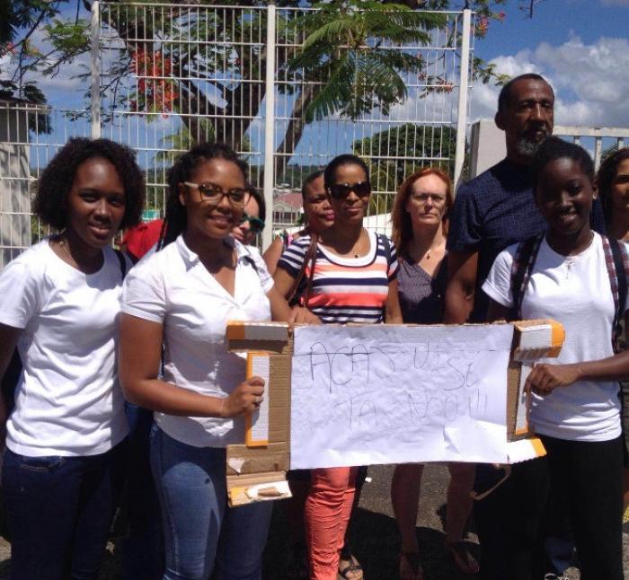 Lycée Schoelcher : les élèves de lycée Acajou 1 se mobilisent