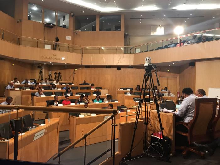 Majorité et opposition de la CTM s'écharpent encore sur les finances de la collectivité