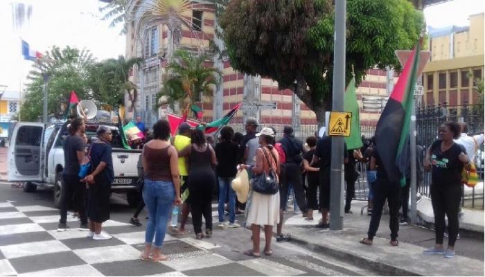 Manifestation anti-sargasses : deux syndicats de journaliste dénoncent des violences policières