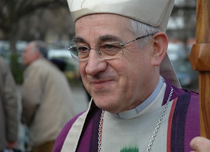 Monseigneur Riocreux à la rencontre des malades