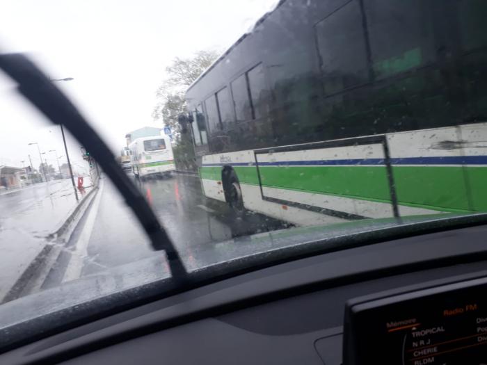 Mozaïk : des bus qui roulent