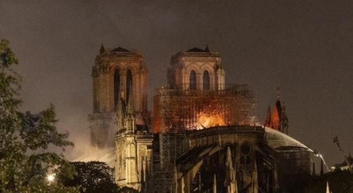 Notre-Dame : un milliard de dons et une polémique