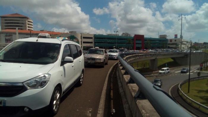 Nouvelle mobilisation des chauffeurs de taxis martiniquais