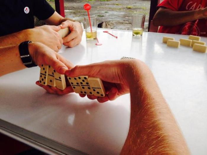 Partie de domino mortelle