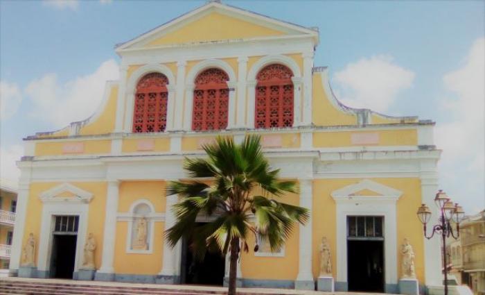 Peut-on dire cathédrale Saint-Pierre Saint Paul à Pointe à Pitre ?