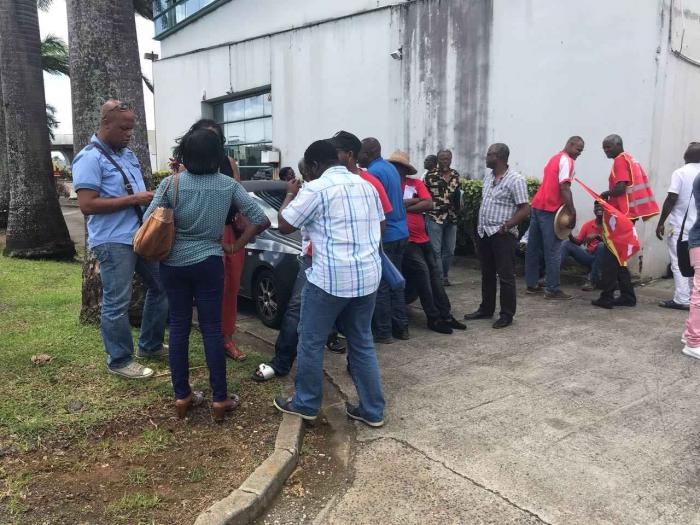 Plusieurs salariés mobilisés devant Odyssi à Dillon, ce jeudi