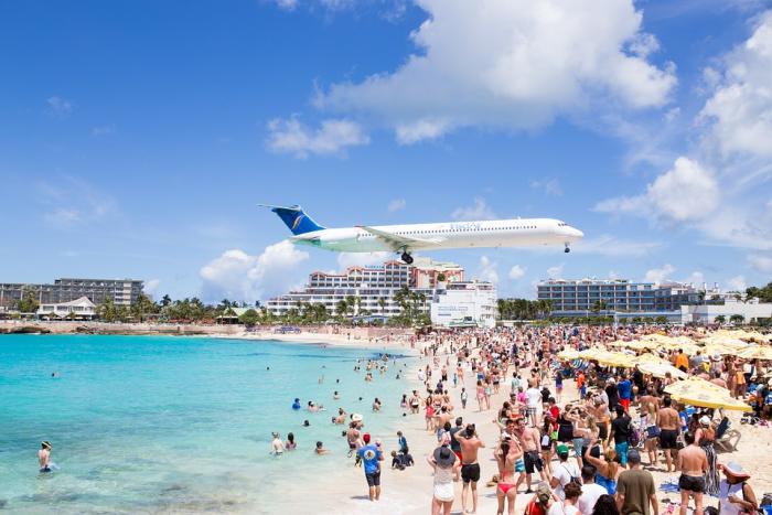 Saint-Martin : un touriste grièvement blessé lors d'un braquage