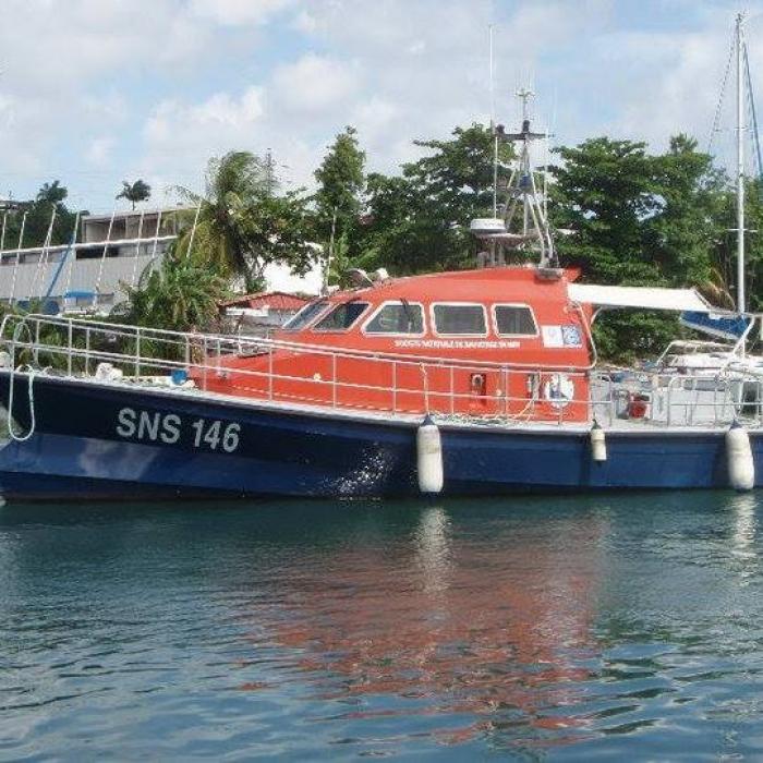 Sauvetage d'une yole vincentaise par le CROSS Antilles Guyane
