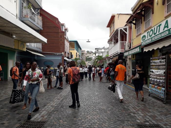 Shopping à pieds demain dans Fort de France